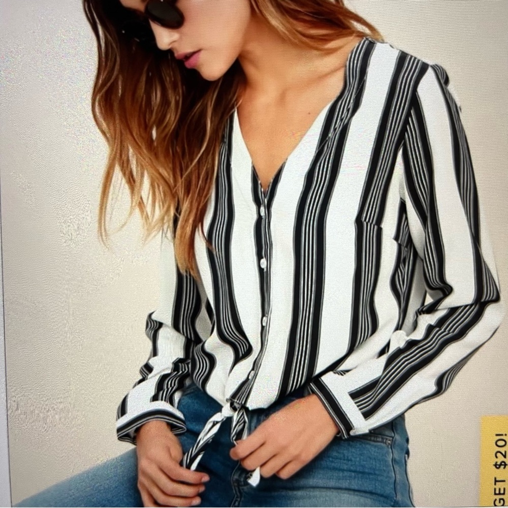 🆕 lulu’s “Cole Valley” long sleeve front toe striped crop top. Size …